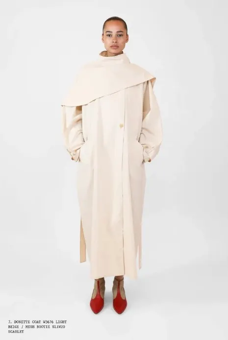 The Row  2025春夏系列 運用了粉粉色、稻草黃