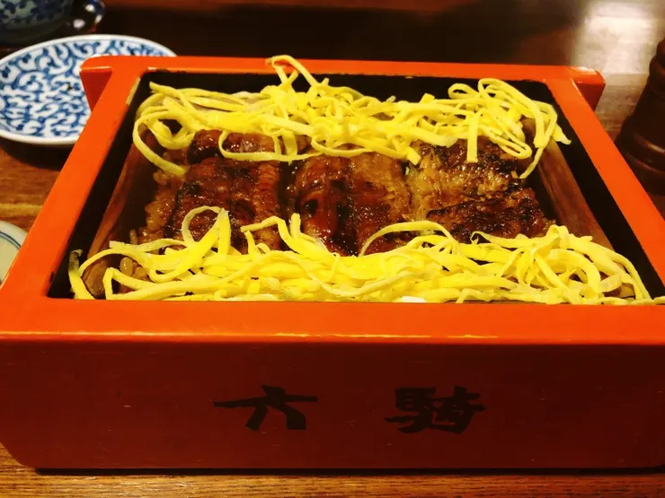 老店《六騎》的鰻のせいろ蒸し