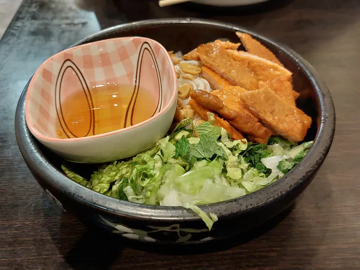 涼拌燒肉米線