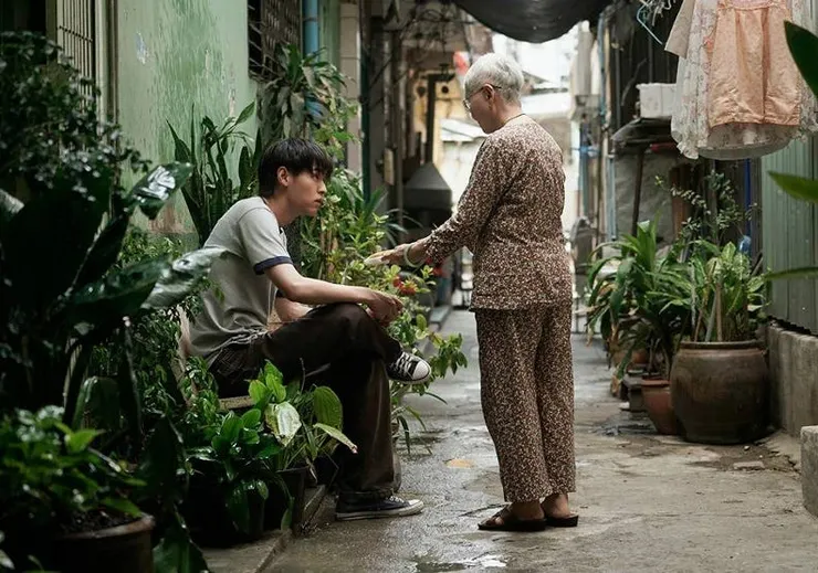 當照顧上的勞動通通都能被量化，那麼照顧本身的意義與連結便會開始變質。來源：《金孫暴富攻略》電影劇照