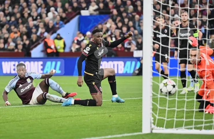 杜蘭撞射破網助阿士東維拉贏2:0