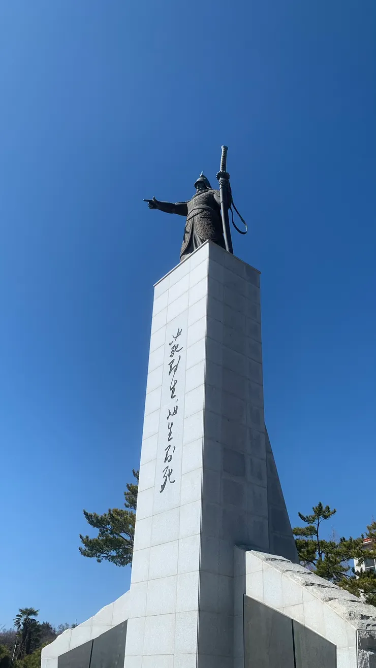 「以死而生，以生而死」是李舜臣的座右銘。