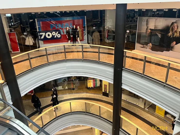 克拉科夫車站就是Mall,不過禮拜天商店不營業喔