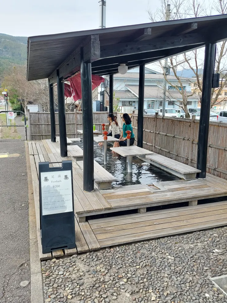由布院車站內-溫泉泡腳池