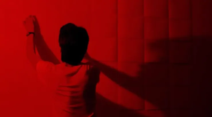 沉浸在自己世界中的攝影師