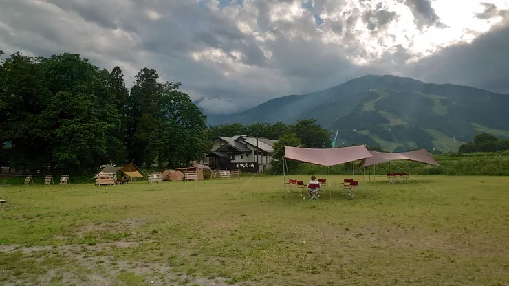 在這種草地上紮營該有多舒服