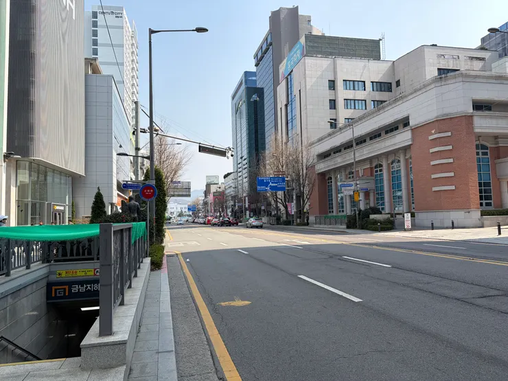 錦南路,5·18民主化運動紀錄館旁邊