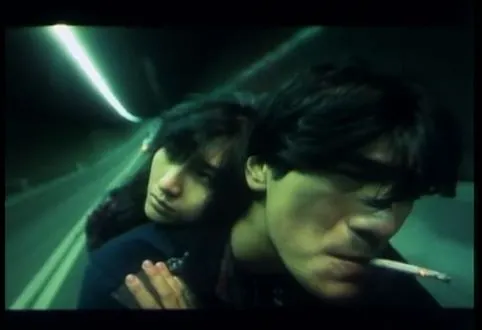 王家衛「墮落天使」片尾。世上最耽美的視覺、聽覺、速度、口白、超低溫感傷場景。