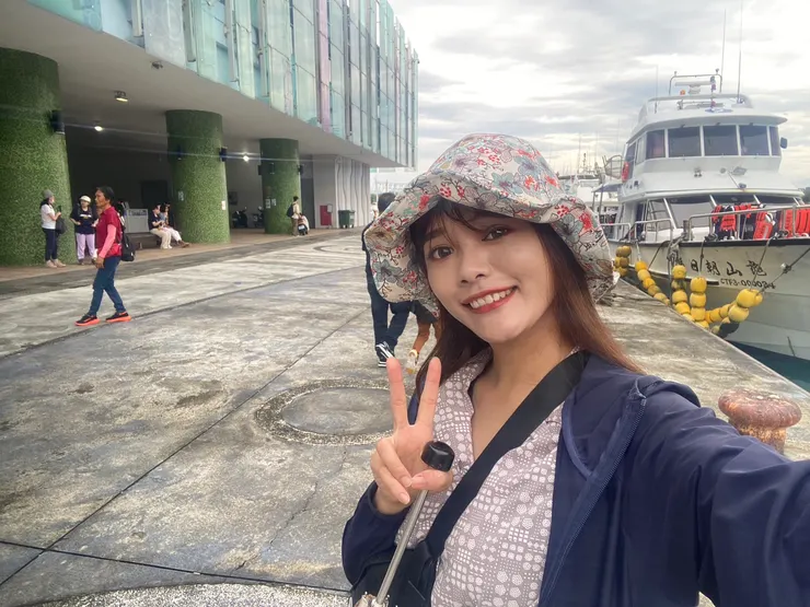 宜蘭-龜山島 || 準備登船~雖然宜蘭晴天日子少，但帽子、雨傘等防曬品還是可以帶著，海上紫外線比陸地強烈