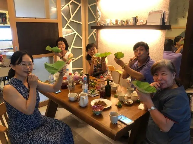 2022年在荷花生日那一天，我們為一群老師舉辦一場別開生面的荷花宴