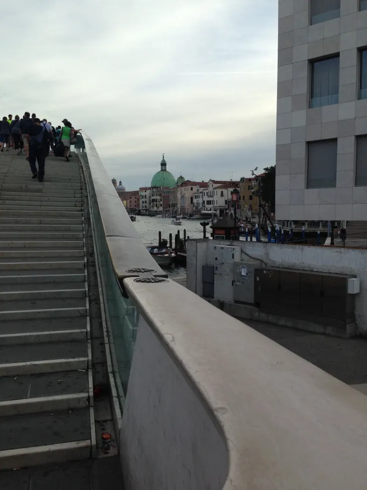 到處都是橋,要爬上爬下