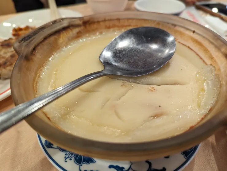 港九香滿樓的芝士烤白菜份量較一般餐廳大一點