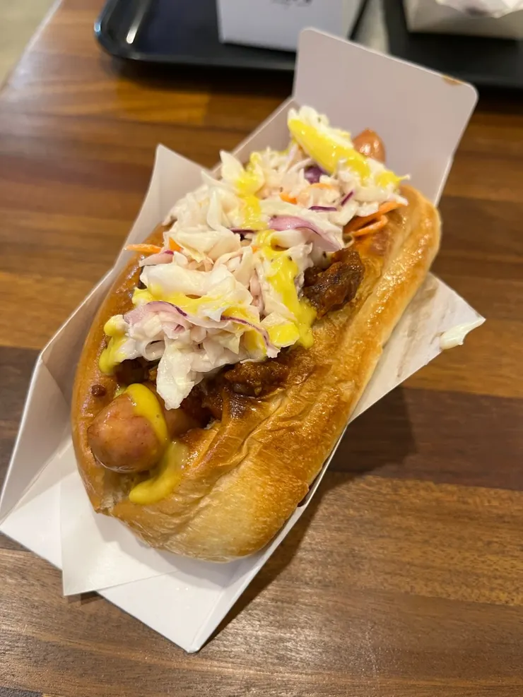 牛肉醬捲心菜熱狗。