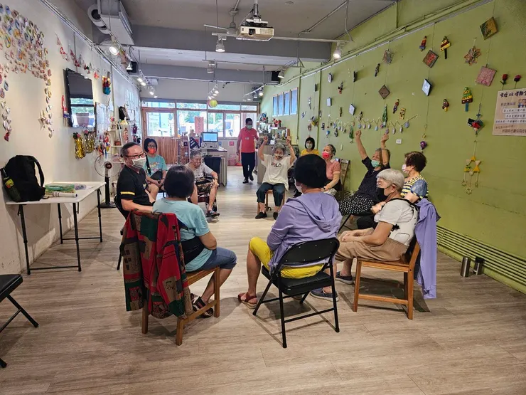 戲劇課程帶領失智長者照片1