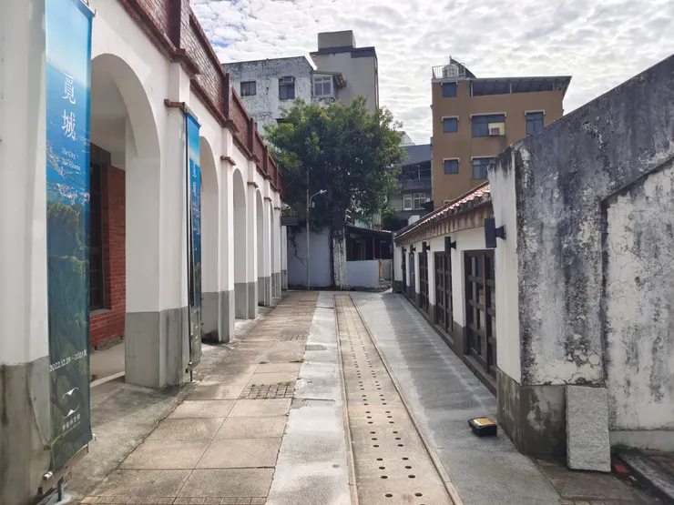 洋行後棟租給齊柏林基金會，現為付費參觀的齊柏林藝術空間。