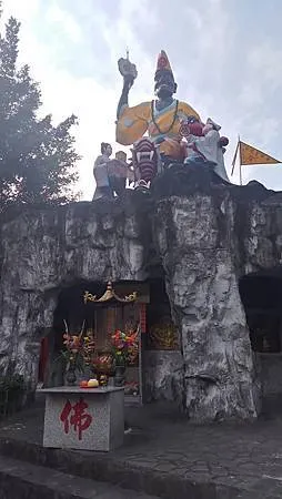 [新北旅遊]中和區員山公園、員山遊逸之丘，小孩放電、大人廟宇