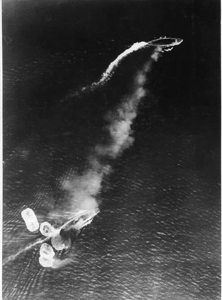 1941年12月10日，威爾斯親王號和反擊號的損失，航空偵查所拍攝。