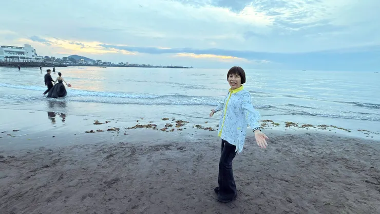 其實傍晚有點涼了,下水會冷喔!