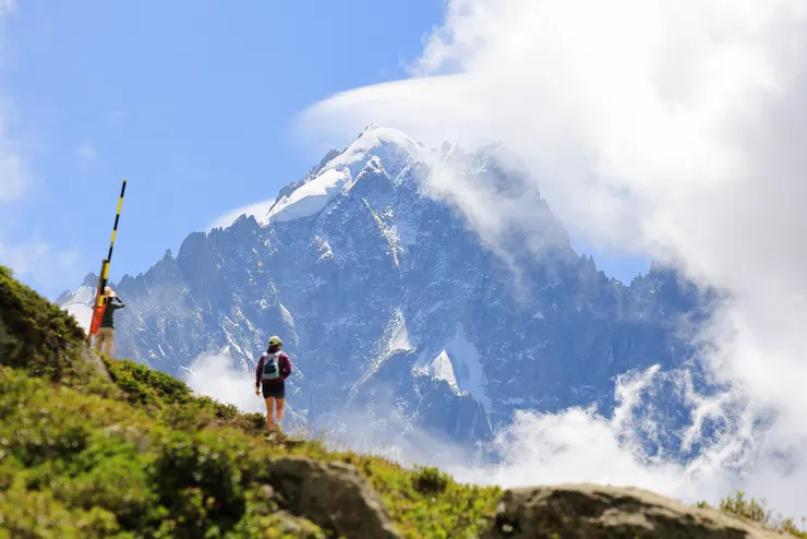 雲散瞬間的白朗湖步道