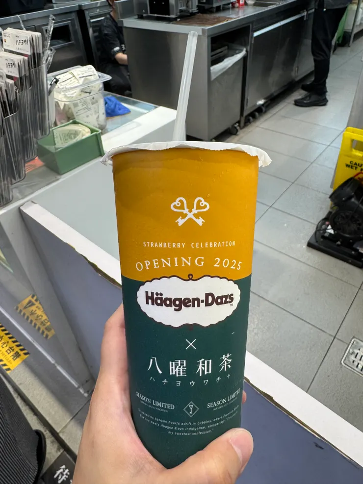 第一次喝傳說中的八曜，從店頭主題曲盜走一個非常活潑的日式風格