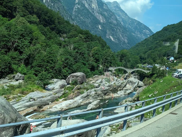巴士經過Ponte dei Salti旁，但我們決定不下車