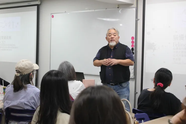 圖說：貪貪Munchee與台灣腎貓協會攜手舉辦公益講座，邀請「貓博士」獸醫師林政毅分享寵物腎病知識，吸引不少飼主參與。（資料來源：貪貪Munchee）