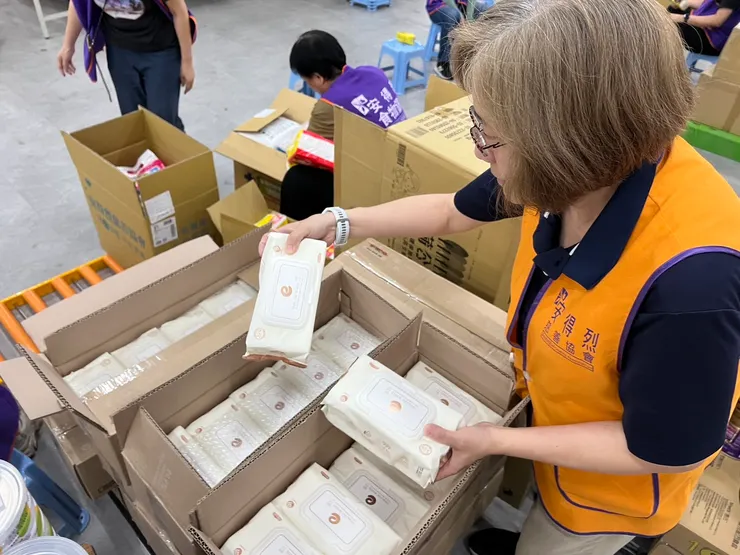 社會回饋-與安德烈慈善協會機構捐贈給需要的弱勢家庭