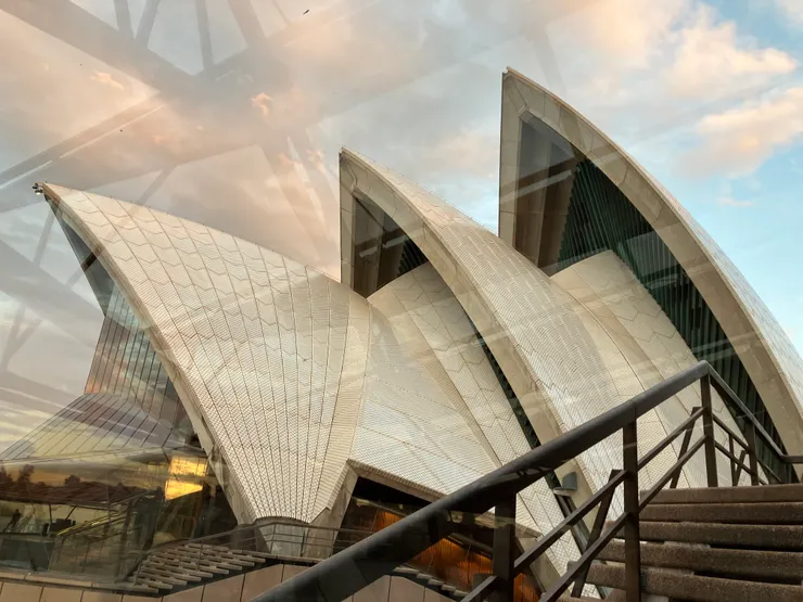 雪梨歌劇院近看有如雪白的貝殼