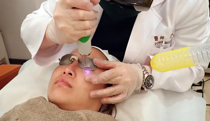 台北打皮秒│探索皮秒+蜂巢(超級鏡片ReFIX)-台北醫美診所推薦