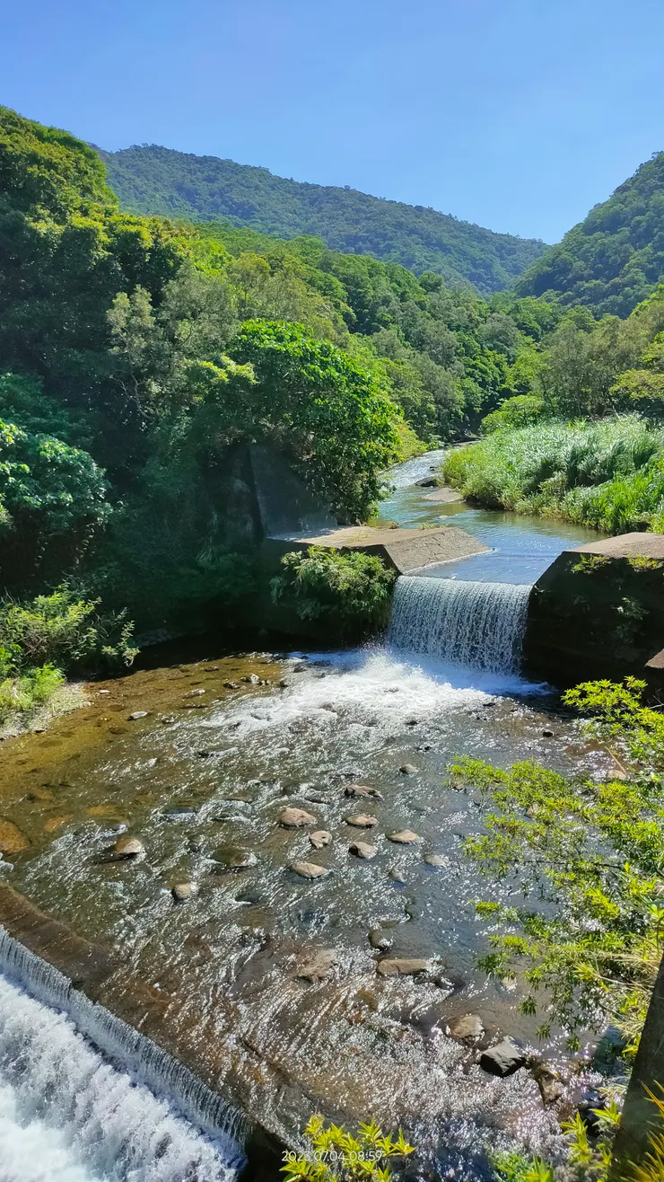 沿途流水聲不斷