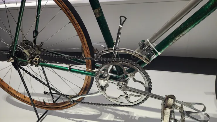 當年的前變構造。