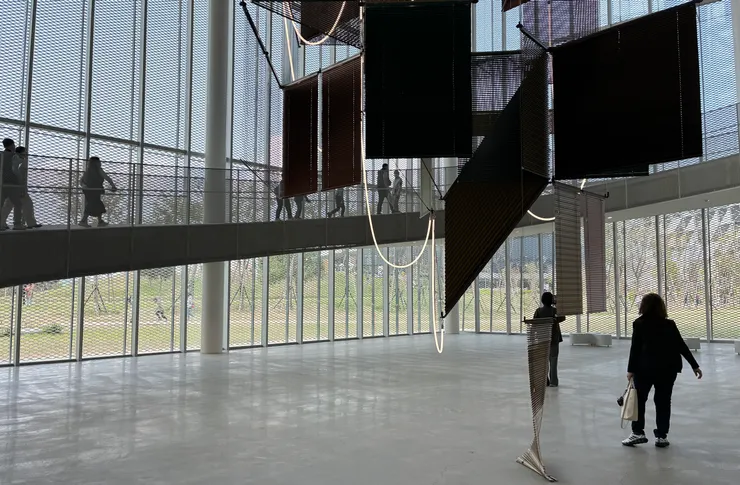 標誌的流動地面