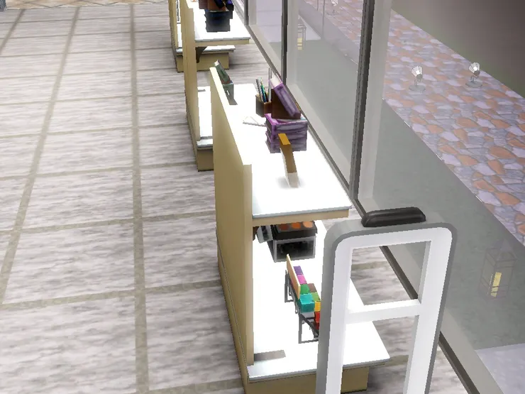 要整理櫃窗的展示架要從這裏進去。