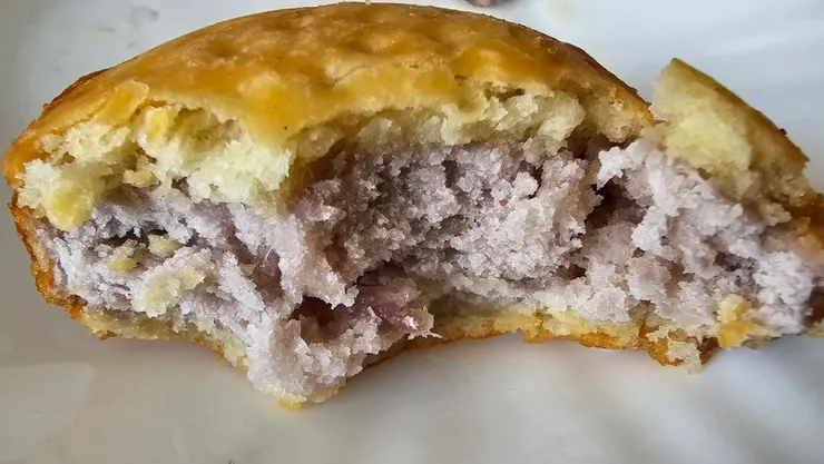 酥炸鮮芋仔餅的內餡也很飽滿!