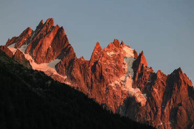 火燒的Aiguille du Plan與Aiguille de Blaitière