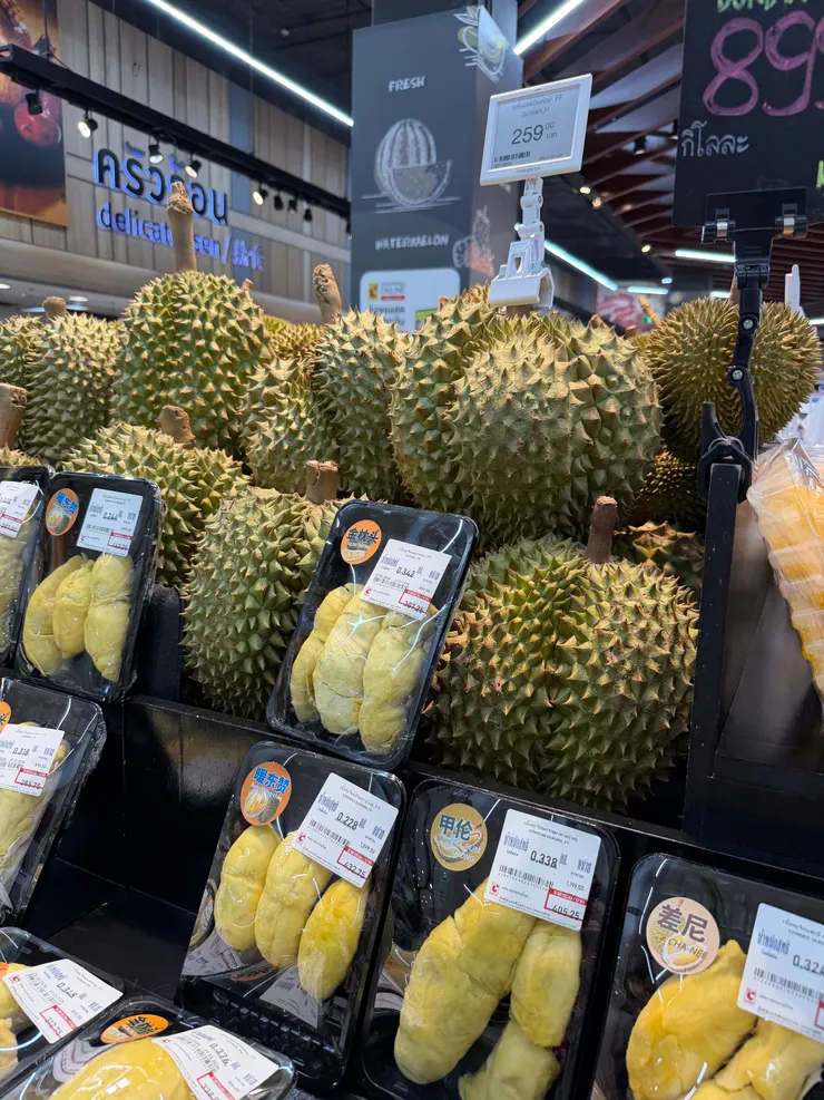 請千萬記得大部分飯店不能帶榴槤！會罰錢