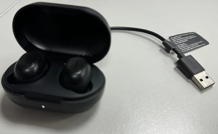 亮白色燈是代表電量充足