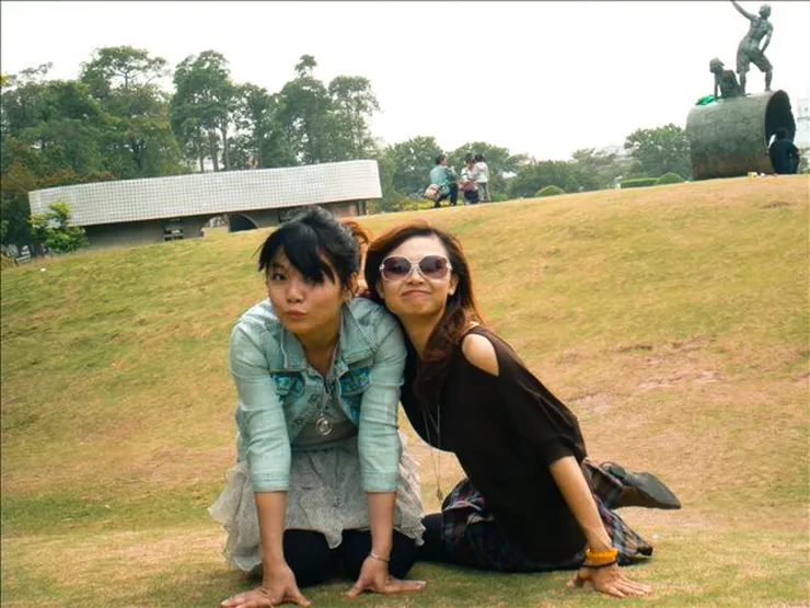 與 Fen 於豐樂公園 shot by Emma@台中,台灣。2009.
