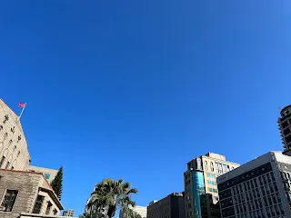 身為沒有超能力的普通人,所能倚靠的自然是不斷的練習,就算做了多次冥想和可視化練習,看起來卻是什麼事都沒有發生。例如希望理想中的另一半出現,然後目標設定是男明星或女明星,那是只有在電影或戲劇裡才會發生的事,勢必要調整一下這個理想對象的範圍,先不要設那麼高,自己也很難說服自己會成真的。