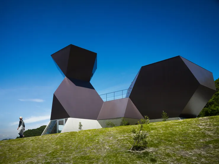 鋼鐵小屋 (Steel Hut)