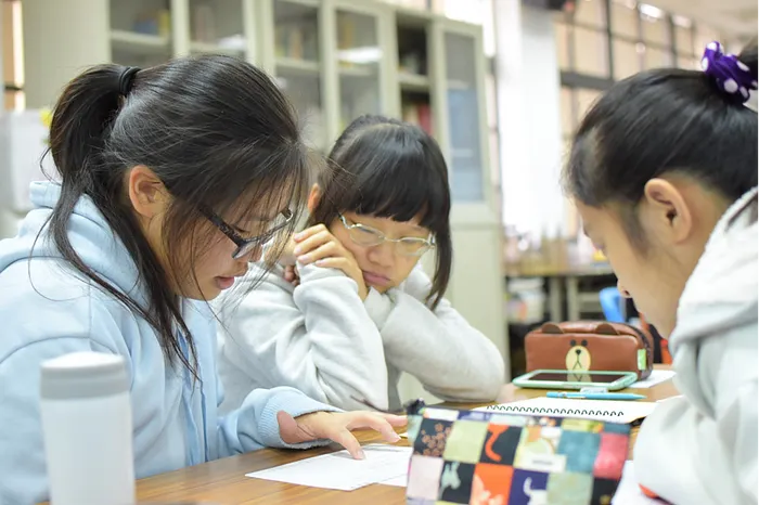 同學們互相分享的情形