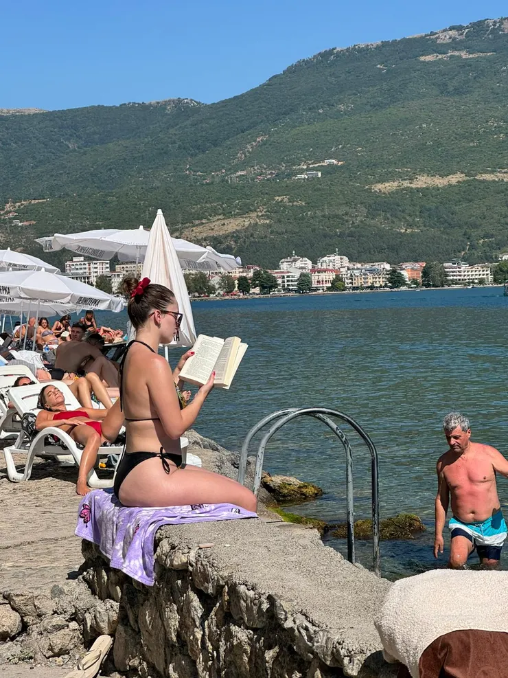 愛看書的女孩不會變壞