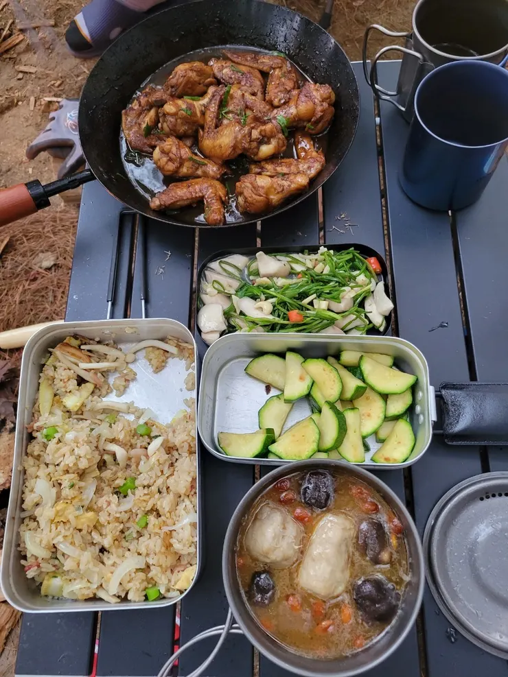 大家準備的各種食物。