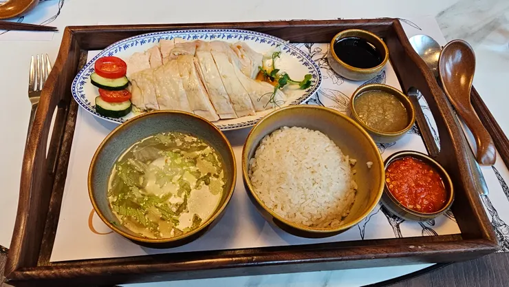 這是全新加坡最貴的海南雞飯!擺盤真的好美!