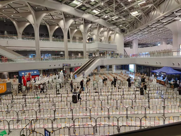 江蘇省盐城市高鐵站防疫到達歷史最高點，自拍