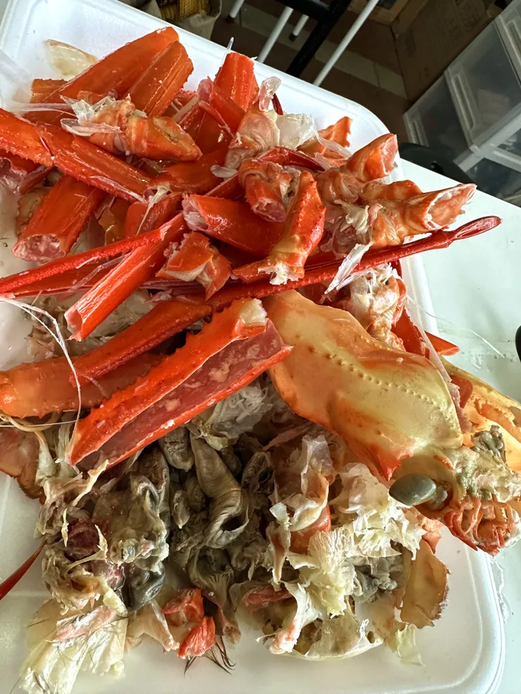 圖片當中灰色像是腸子的部分是螃蟹的鰓不可食用