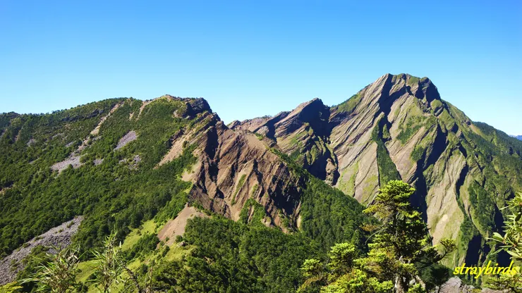 ▲布秀蘭山(左)與素密達山(中)穆特勒布山(右)
