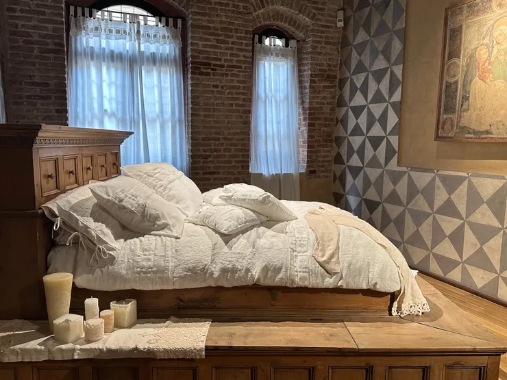 《殉情記》(Romeo and Juliet)劇中的道具床