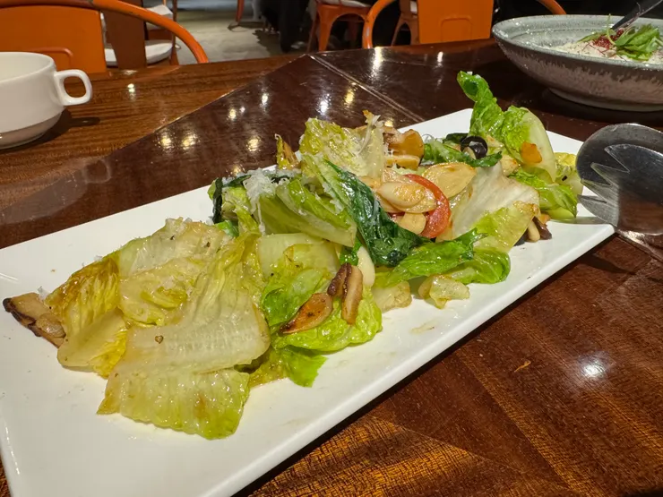 蒜炒蘿蔓心 $220