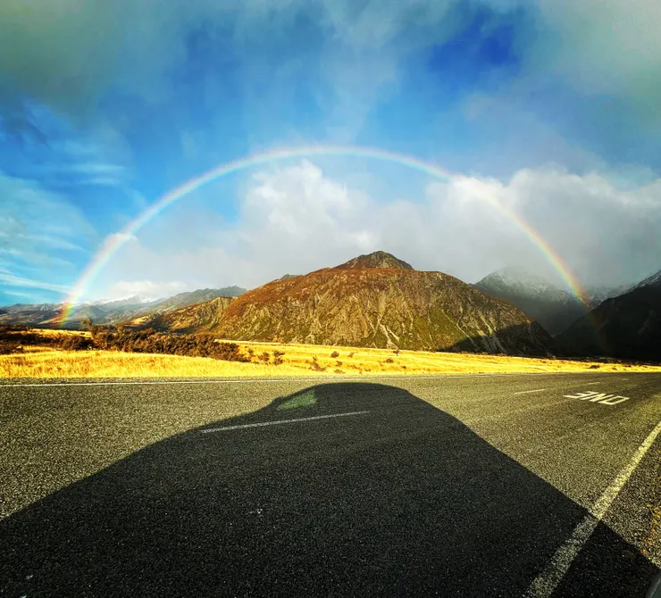 在庫克山腳下的全虹